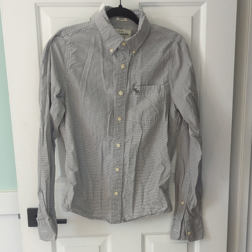 Abercrombie & Fitch Gray Casual Button Down Shirt